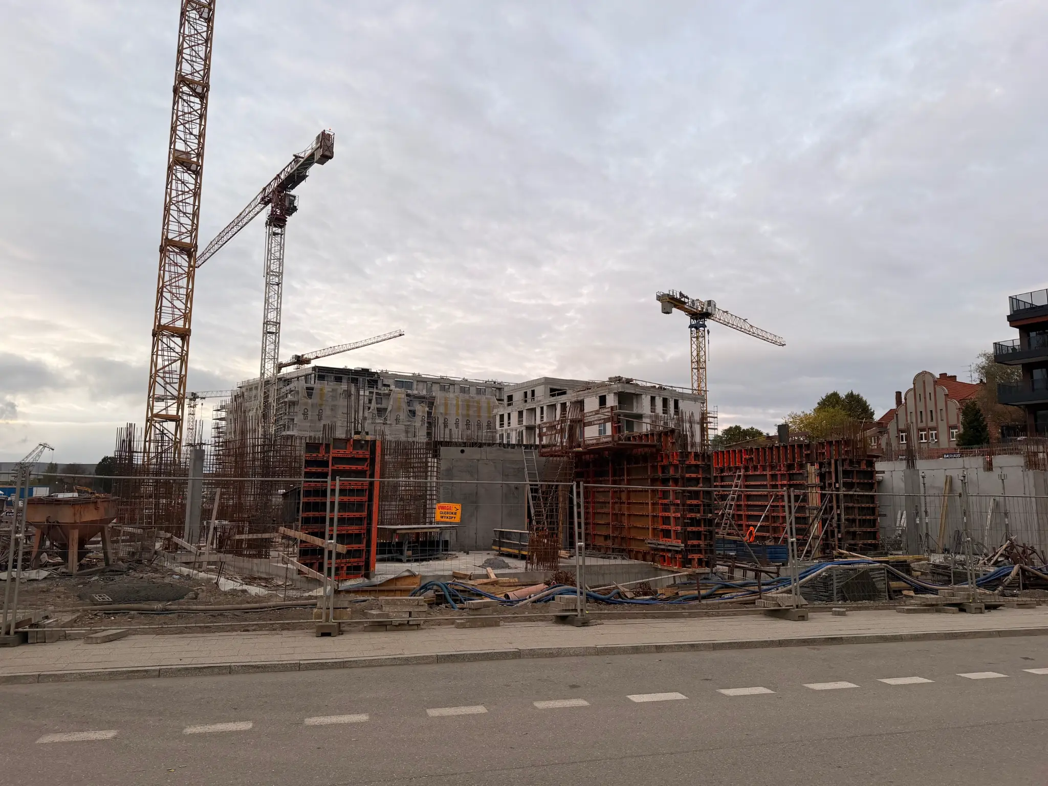 Eterna under construction on Stępkarska Street in Gdańsk — buildings, cranes and a fenced construction site