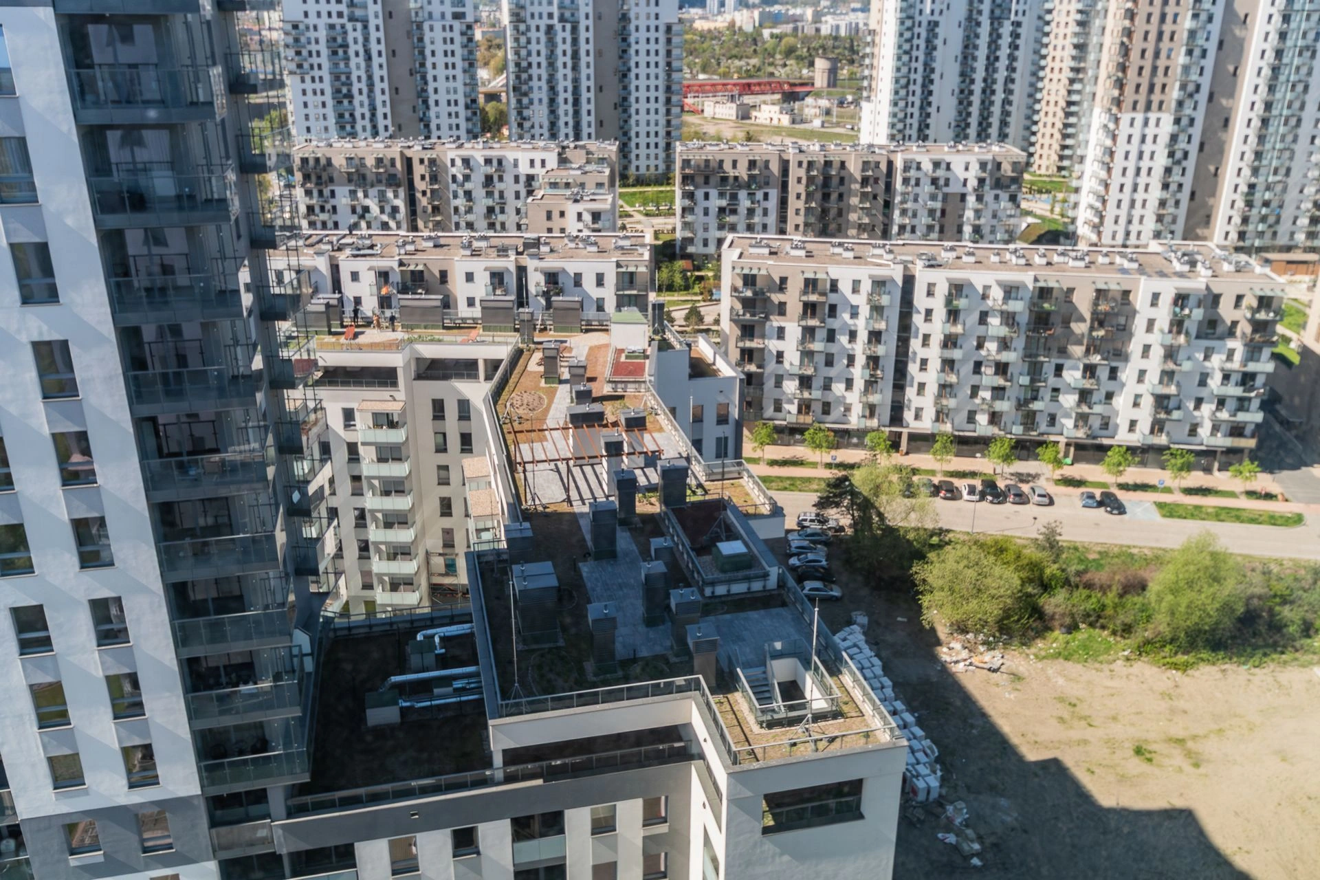 Widok z góry na budynki Horizona i otaczającą zabudowę Letnicy