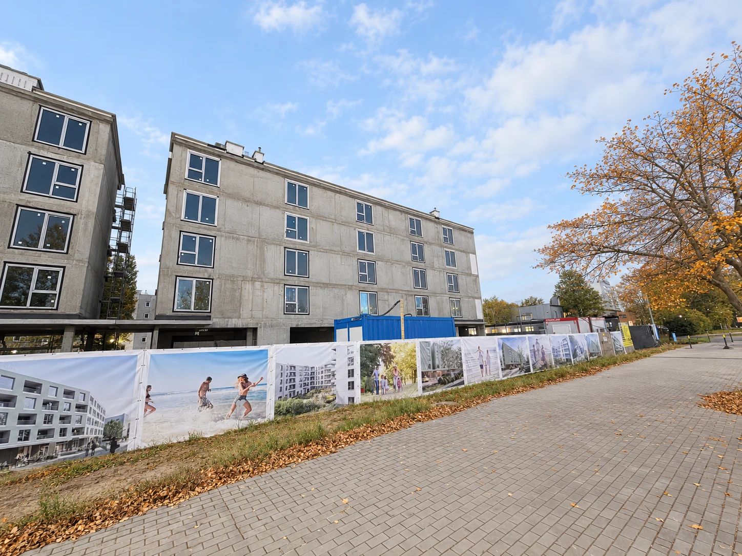 K48 Elfeko construction at Kołobrzeska 48 in Gdańsk — buildings and street-side fencing