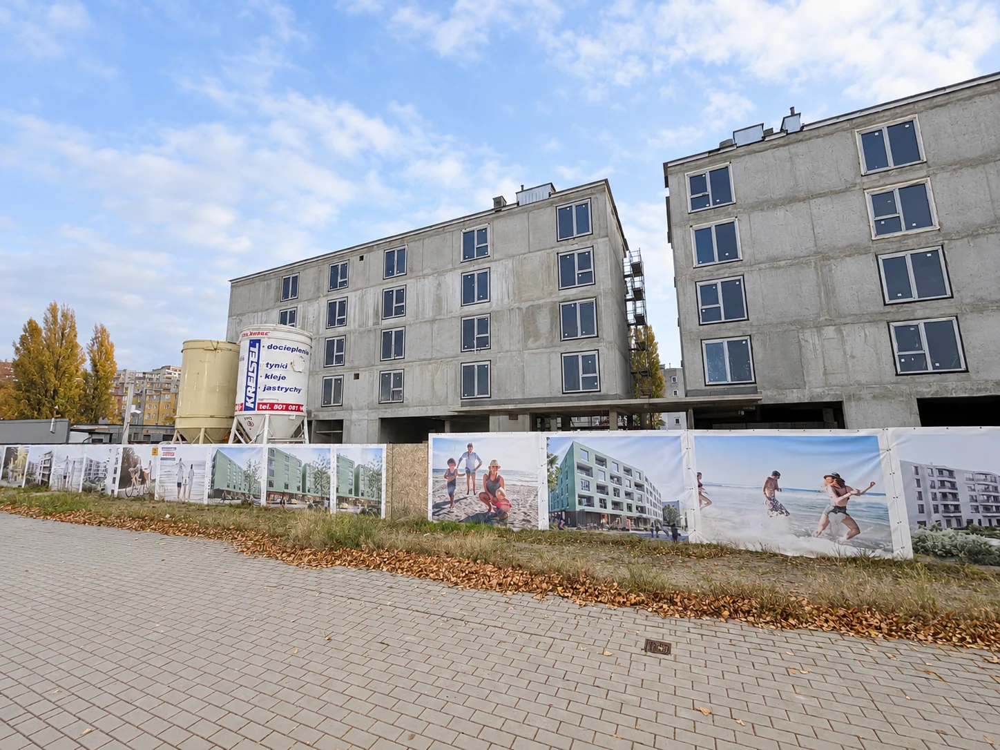 Two K48 Elfeko buildings under construction, seen behind the fence on Kołobrzeska in Gdańsk