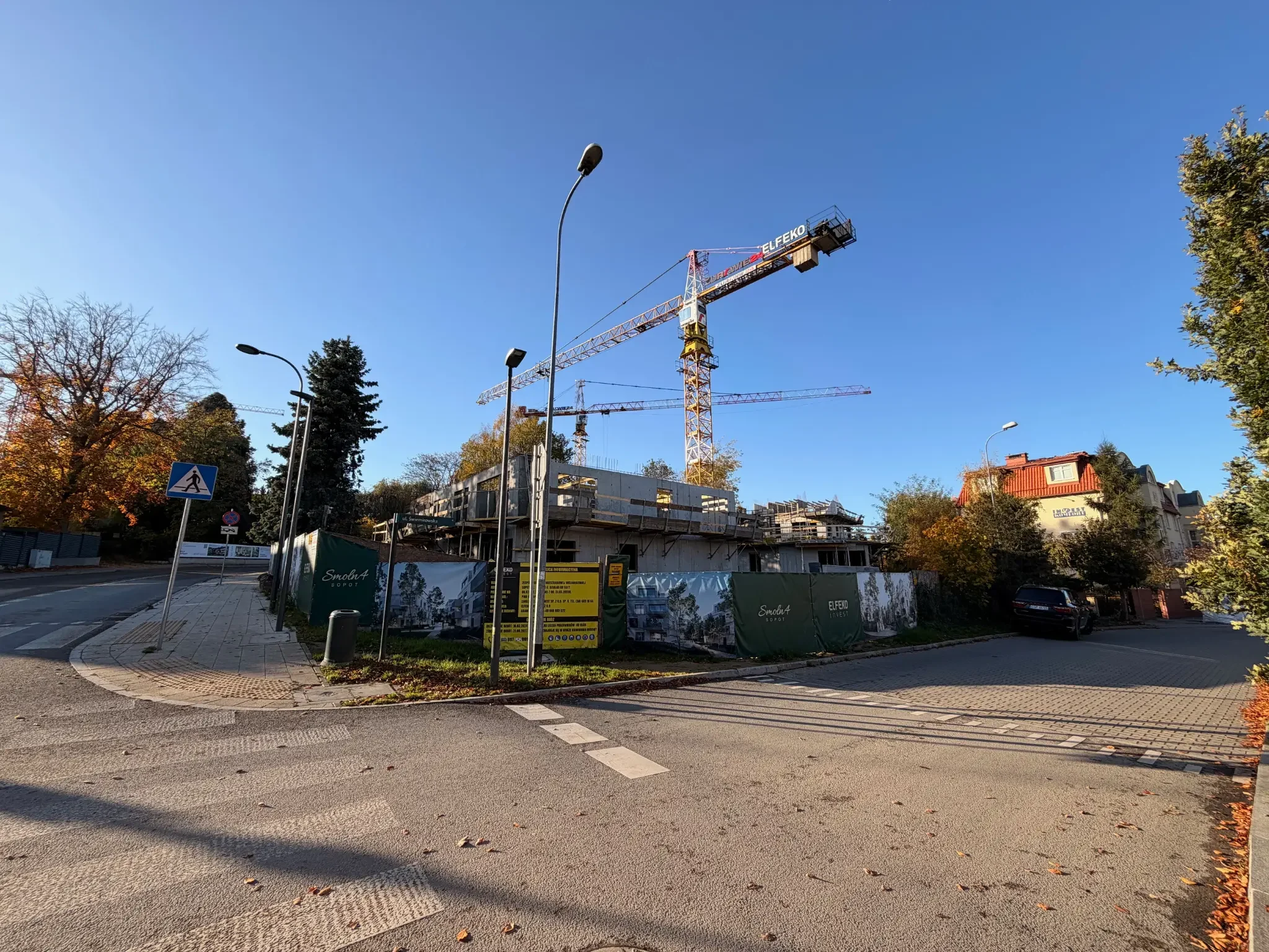 Construction of Smolna 4 Elfeko in Sopot — emerging buildings and cranes at a junction, behind fencing with developer materials